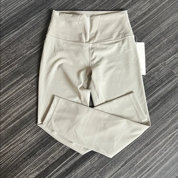 Lululemon Wunder Train HR Tight 25” - Picture 7 of 10